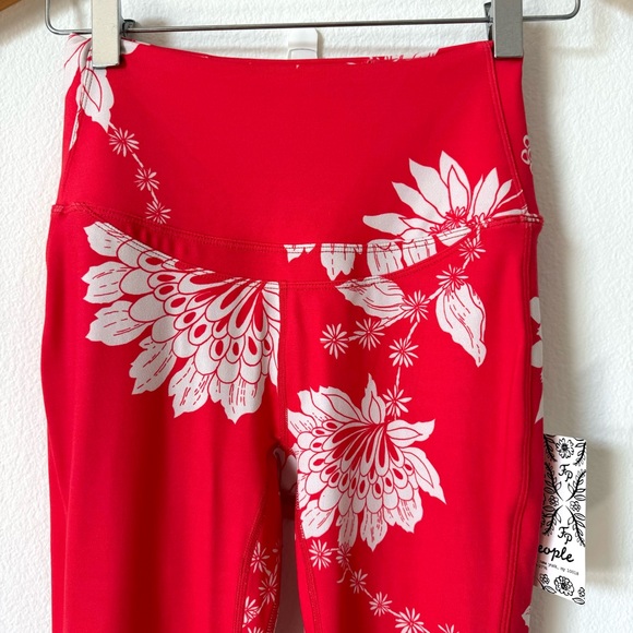 Free People Movement Tropical Floral Print Red Prairie Leggings Ankle Cutout XS - Picture 4 of 17